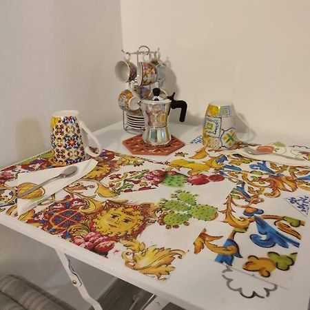 Loft Palermo: Cathedral Small Apartment Ngoại thất bức ảnh